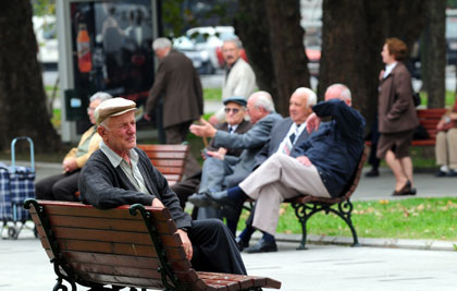 http://www.szpm.org.mk/images/penzioneri.jpg